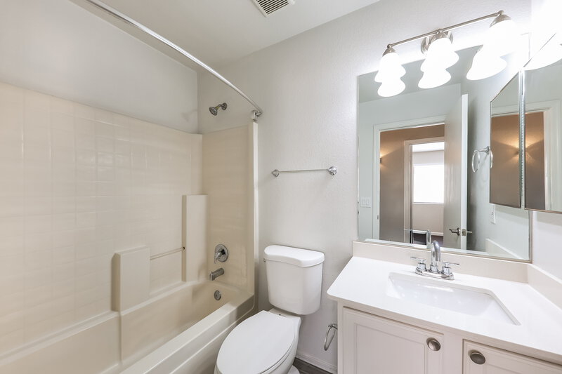 1,850/Mo, 9246 N 86th Avenue Peoria, AZ 85345 Bathroom View