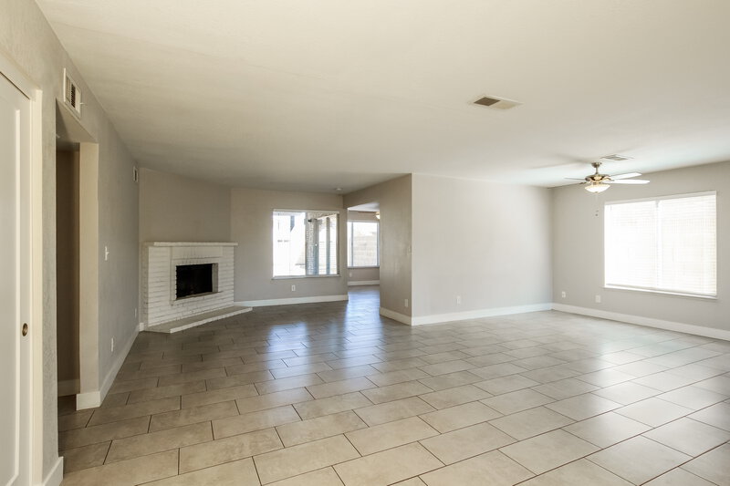 2,295/Mo, 6601 S 17th Place Phoenix, AZ 85042 Living Room View