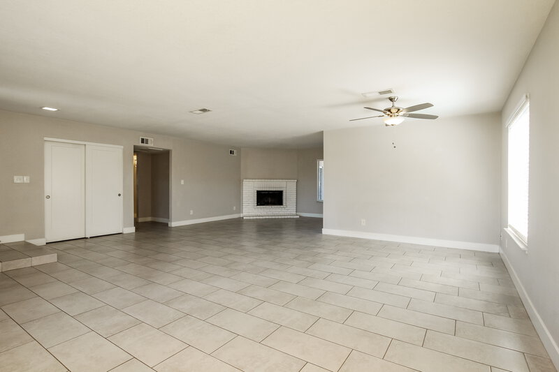 2,295/Mo, 6601 S 17th Place Phoenix, AZ 85042 Living Room View 2