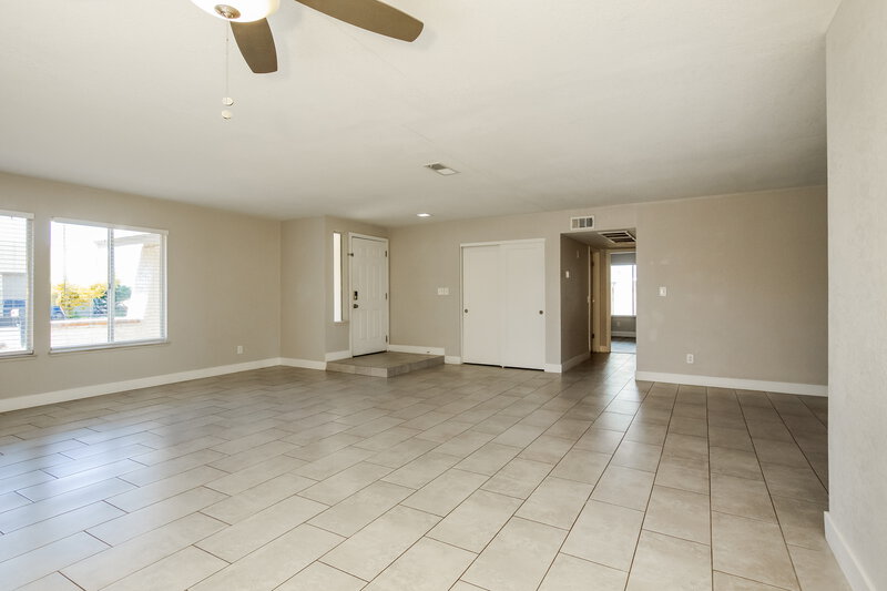 2,295/Mo, 6601 S 17th Place Phoenix, AZ 85042 Living Room View 3