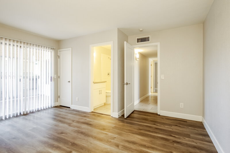 2,295/Mo, 6601 S 17th Place Phoenix, AZ 85042 Main Bedroom View