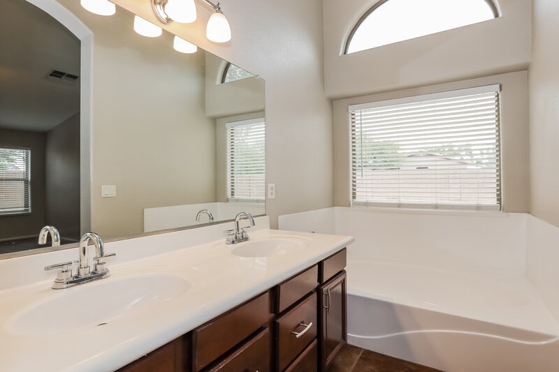 1,940/Mo, 16755 W Polk St Goodyear, AZ 85338 Main Bathroom View