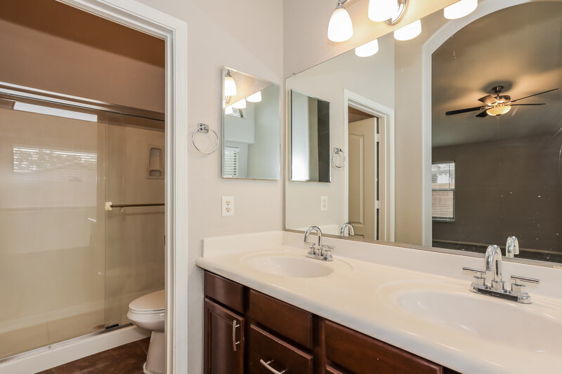 1,940/Mo, 16755 W Polk St Goodyear, AZ 85338 Main Bathroom View 2