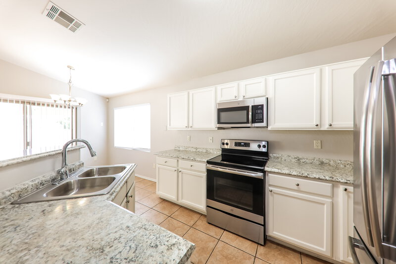 2,115/Mo, 2030 E Wahalla Ln Phoenix, AZ 85024 Kitchen View 2