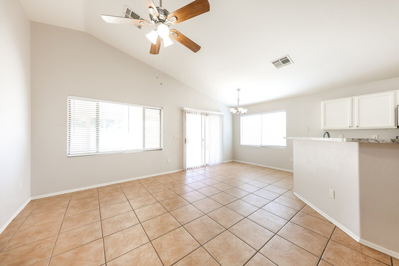 2,115/Mo, 2030 E Wahalla Ln Phoenix, AZ 85024 Family Room View 2