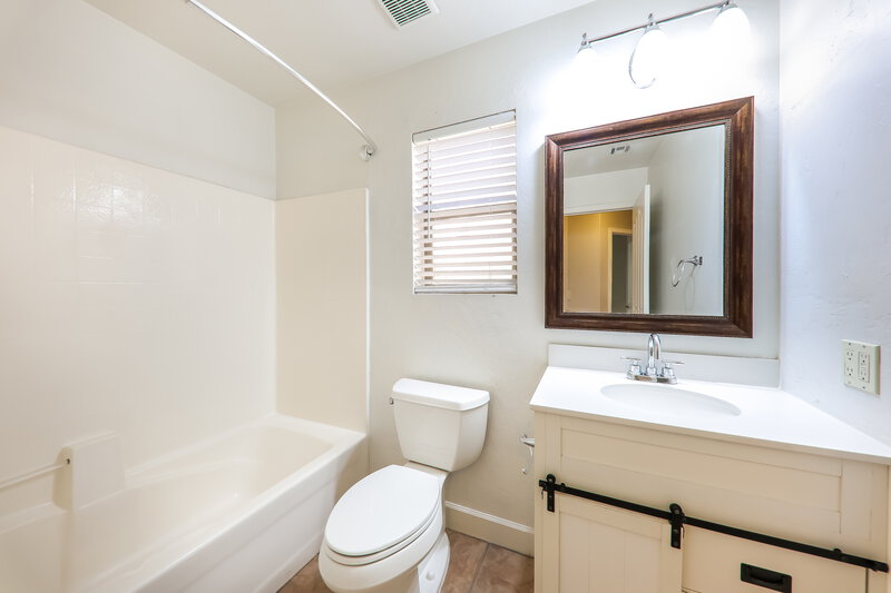 2,115/Mo, 2030 E Wahalla Ln Phoenix, AZ 85024 Bathroom View