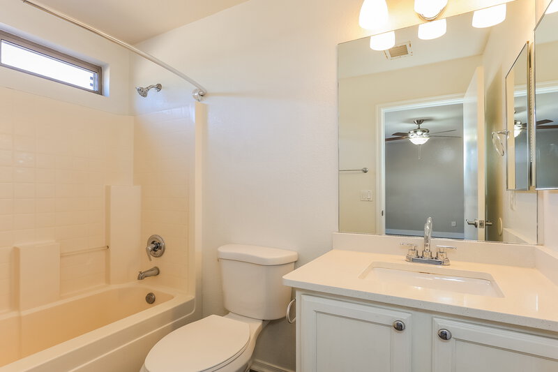 2,015/Mo, 8560 W Mission Lane Peoria, AZ 85345 Main Bathroom View