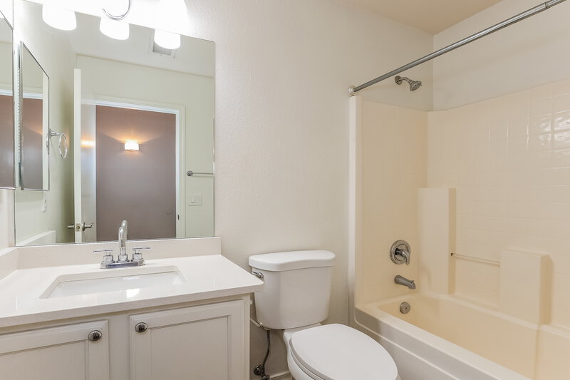 2,015/Mo, 8560 W Mission Lane Peoria, AZ 85345 Bathroom View