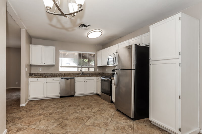 2,005/Mo, 1314 W Rockwell Drive Chandler, AZ 85224 Kitchen View 2