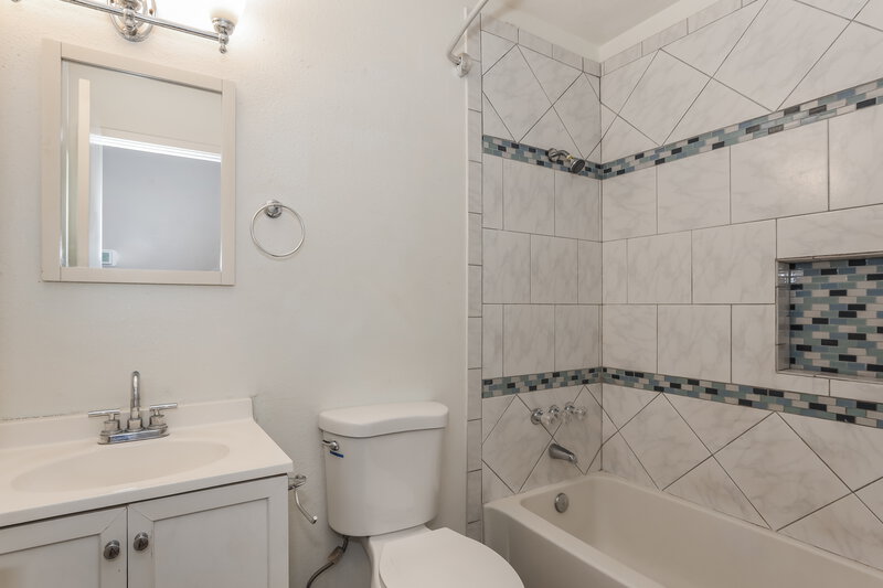 2,005/Mo, 1314 W Rockwell Drive Chandler, AZ 85224 Bathroom View 2