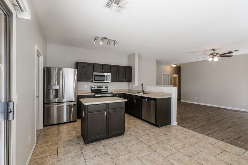 2,115/Mo, 6522 W Elwood Street Phoenix, AZ 85043 Kitchen View