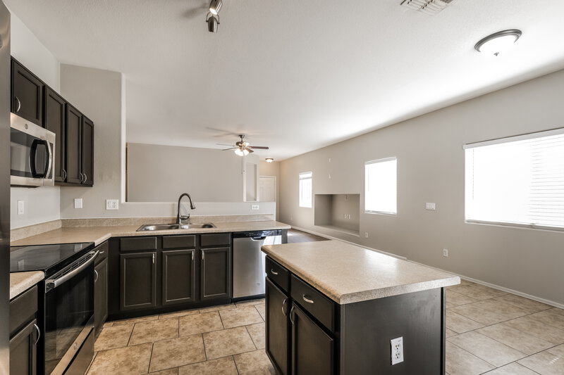 2,115/Mo, 6522 W Elwood Street Phoenix, AZ 85043 Kitchen View 2