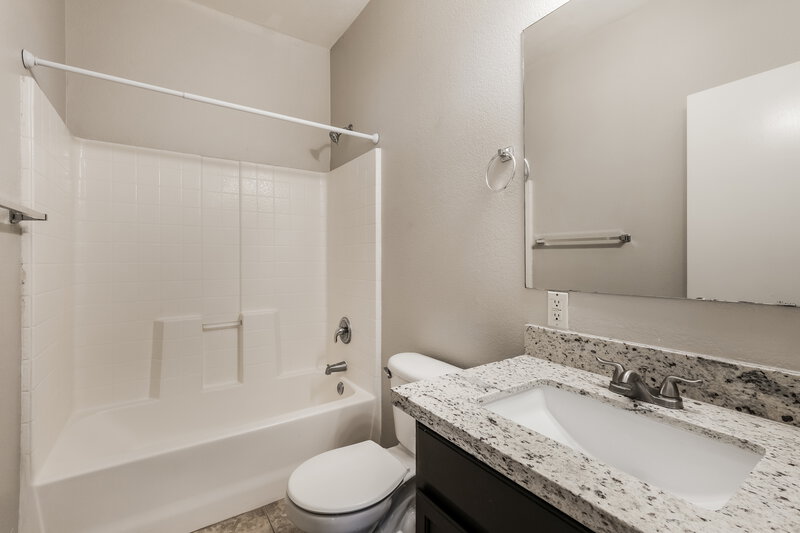 2,115/Mo, 6522 W Elwood Street Phoenix, AZ 85043 Bathroom View
