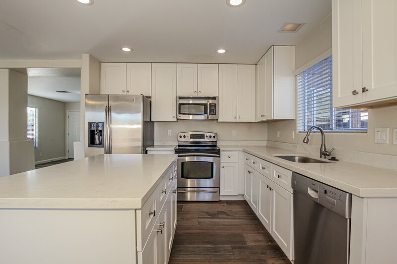 2,160/Mo, 2902 W Irma Lane Phoenix, AZ 85027 Kitchen View