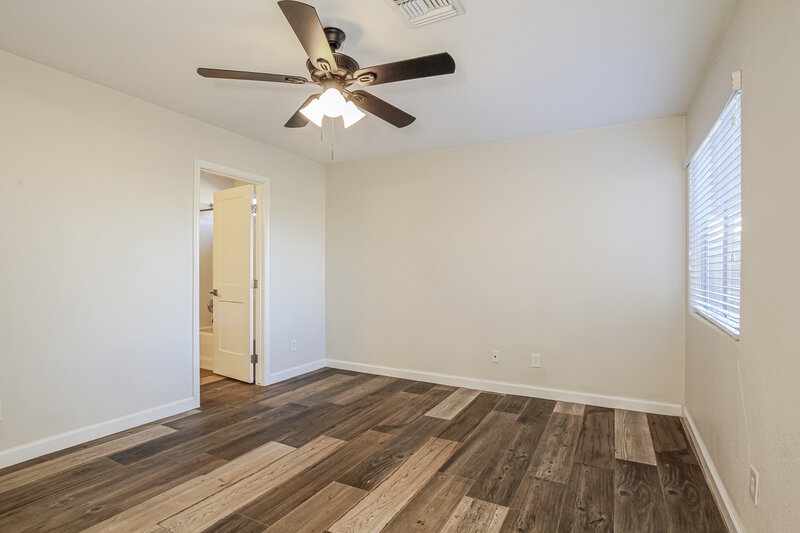 2,160/Mo, 2902 W Irma Lane Phoenix, AZ 85027 Main Bedroom View 2