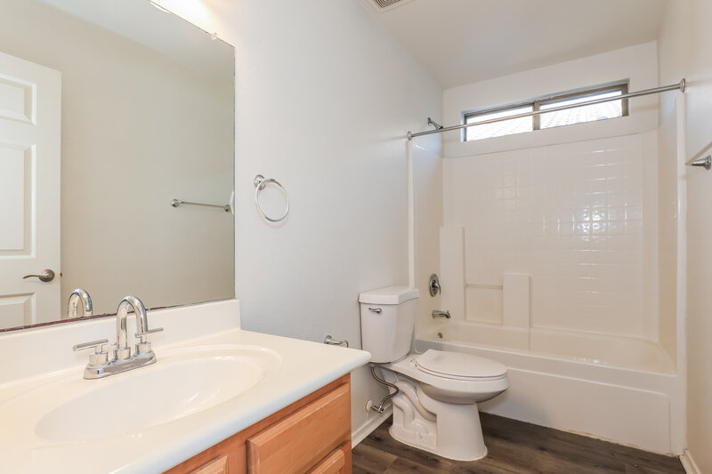 1,990/Mo, 13023 W Lawrence Road Glendale, AZ 85307 Bathroom View 2