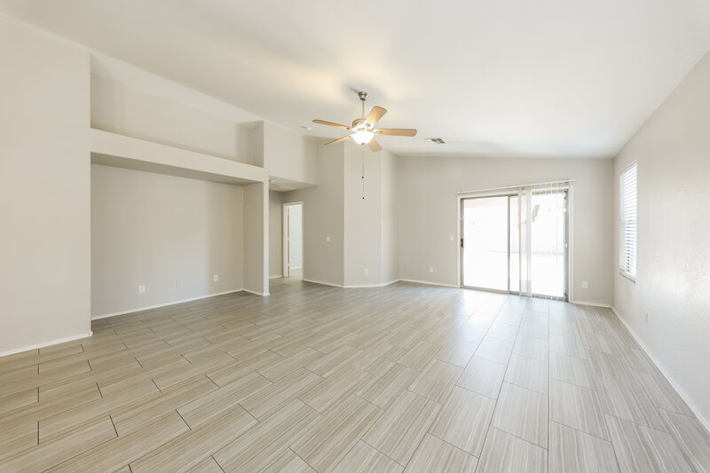 2,070/Mo, 4323 W Apollo Rd Laveen, AZ 85339 Living Room View 2