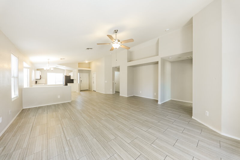 2,070/Mo, 4323 W Apollo Rd Laveen, AZ 85339 Living Room View 3