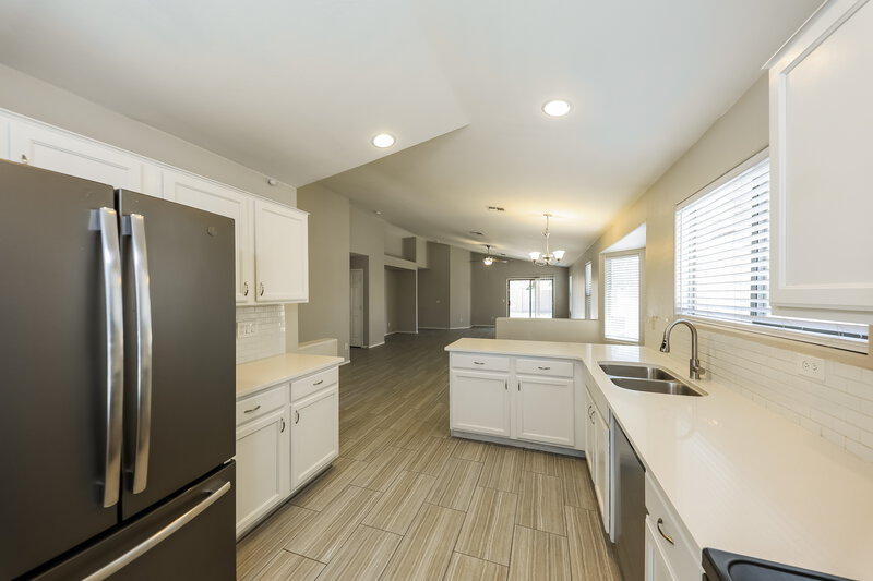 2,070/Mo, 4323 W Apollo Rd Laveen, AZ 85339 Kitchen View