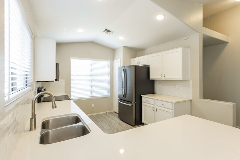 2,070/Mo, 4323 W Apollo Rd Laveen, AZ 85339 Kitchen View 3