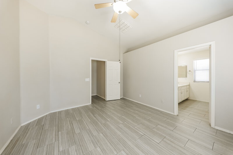2,070/Mo, 4323 W Apollo Rd Laveen, AZ 85339 Main Bedroom View 2