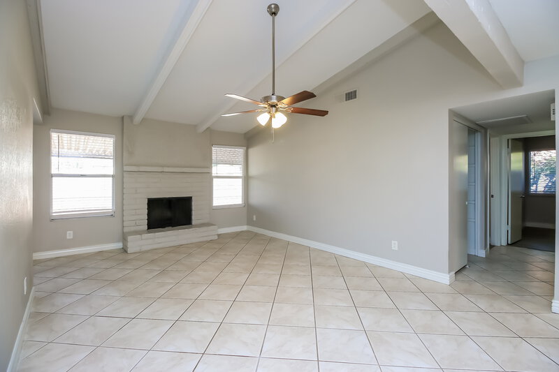 2,305/Mo, 3060 E Emelita Ave Mesa, AZ 85204 Living Room View