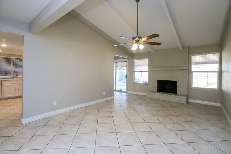 2,305/Mo, 3060 E Emelita Ave Mesa, AZ 85204 Living Room View 2