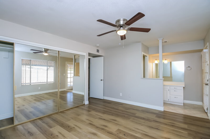 2,305/Mo, 3060 E Emelita Ave Mesa, AZ 85204 Living Room View 4