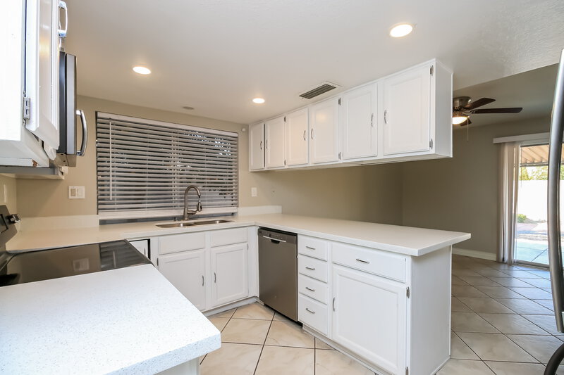 2,305/Mo, 3060 E Emelita Ave Mesa, AZ 85204 Kitchen View