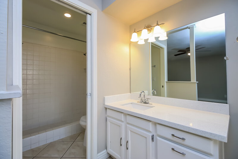 2,305/Mo, 3060 E Emelita Ave Mesa, AZ 85204 Main Bathroom View