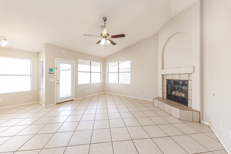 2,130/Mo, 1623 N 125th Lane Avondale, AZ 85392 Living Room View