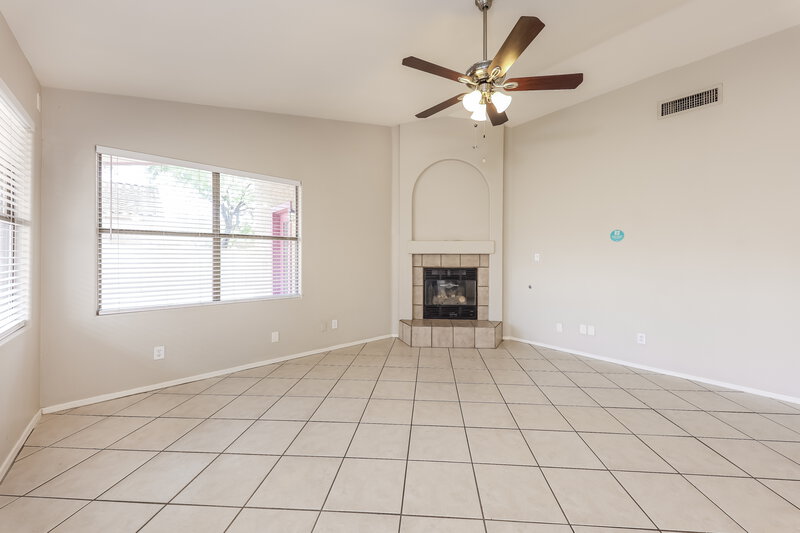 2,130/Mo, 1623 N 125th Lane Avondale, AZ 85392 Living Room View 3