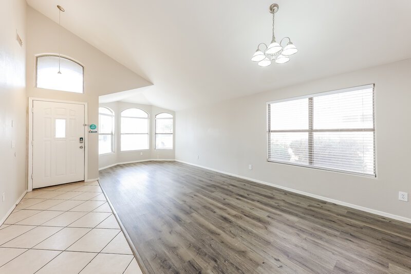 2,130/Mo, 1623 N 125th Lane Avondale, AZ 85392 Dining Room View 2