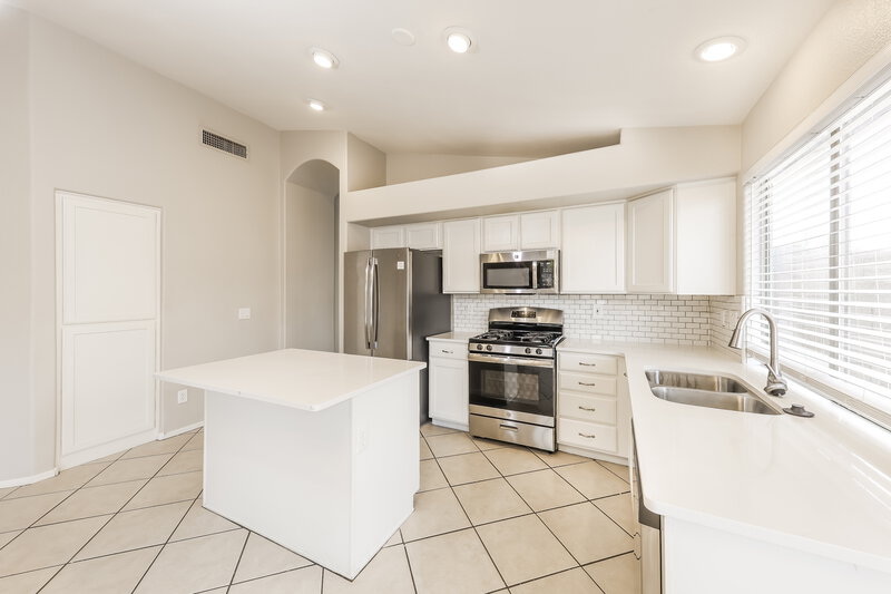 2,130/Mo, 1623 N 125th Lane Avondale, AZ 85392 Kitchen View