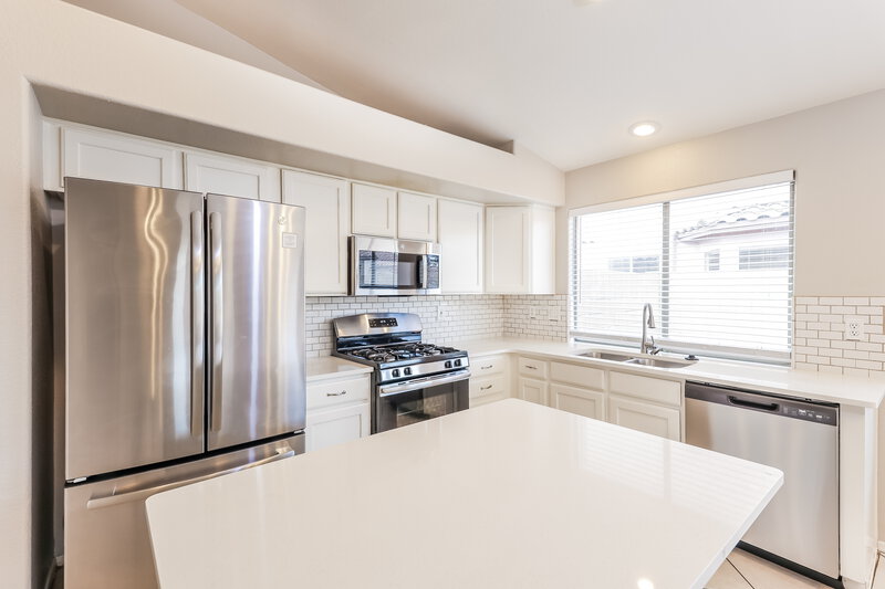 2,130/Mo, 1623 N 125th Lane Avondale, AZ 85392 Kitchen View 2