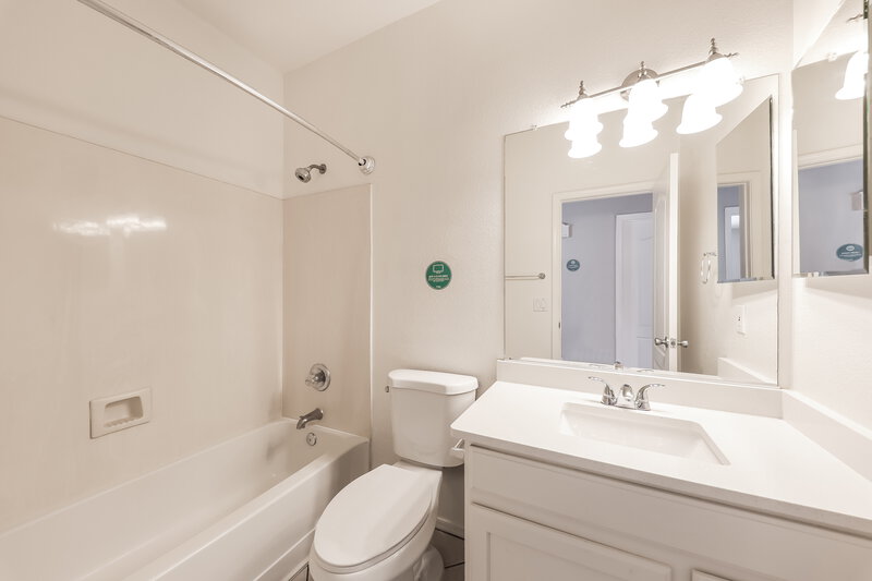 2,130/Mo, 1623 N 125th Lane Avondale, AZ 85392 Bathroom View