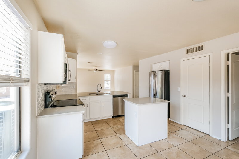 2,055/Mo, 5023 W Ardmore Road Laveen, AZ 85339 Kitchen View