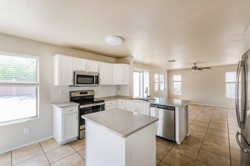 2,055/Mo, 5023 W Ardmore Road Laveen, AZ 85339 Kitchen View 2
