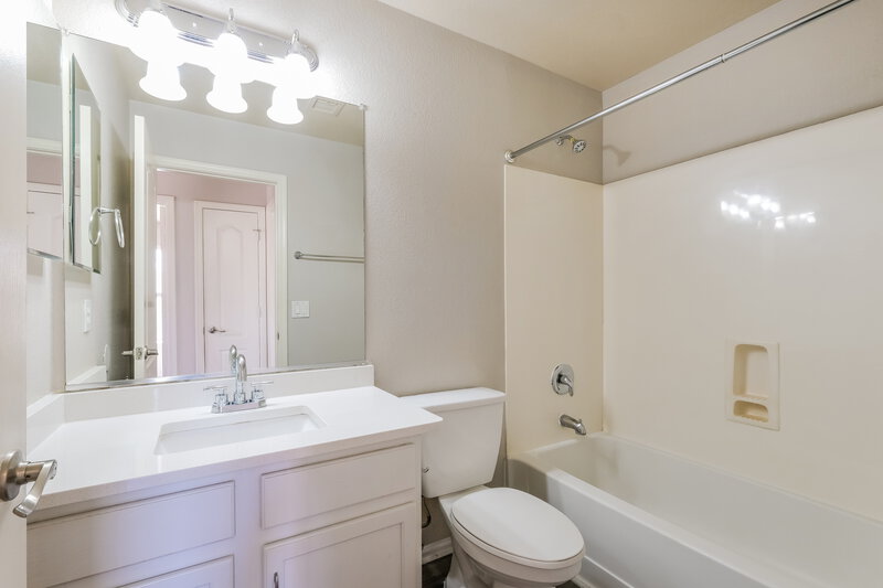 2,055/Mo, 5023 W Ardmore Road Laveen, AZ 85339 Bathroom View