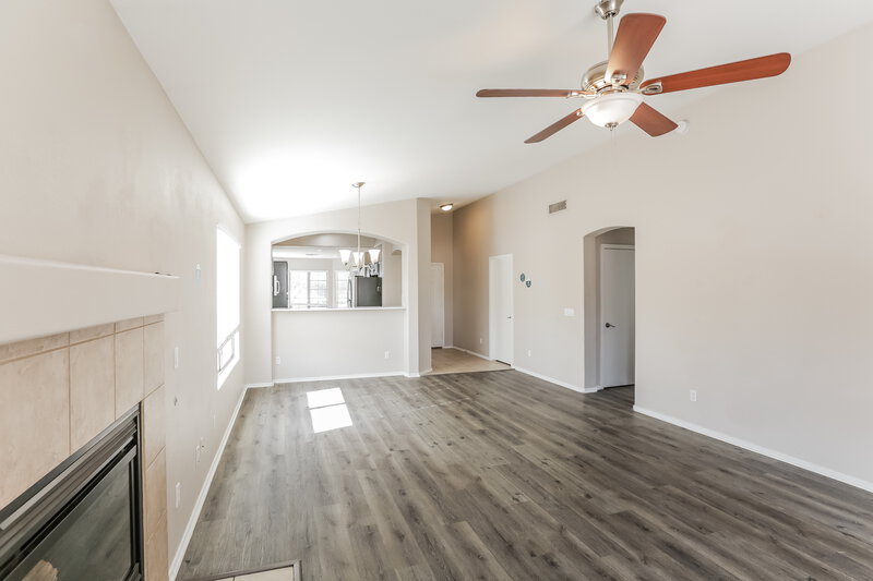 2,085/Mo, 13324 W Maui Ln Surprise, AZ 85379 Living Room View