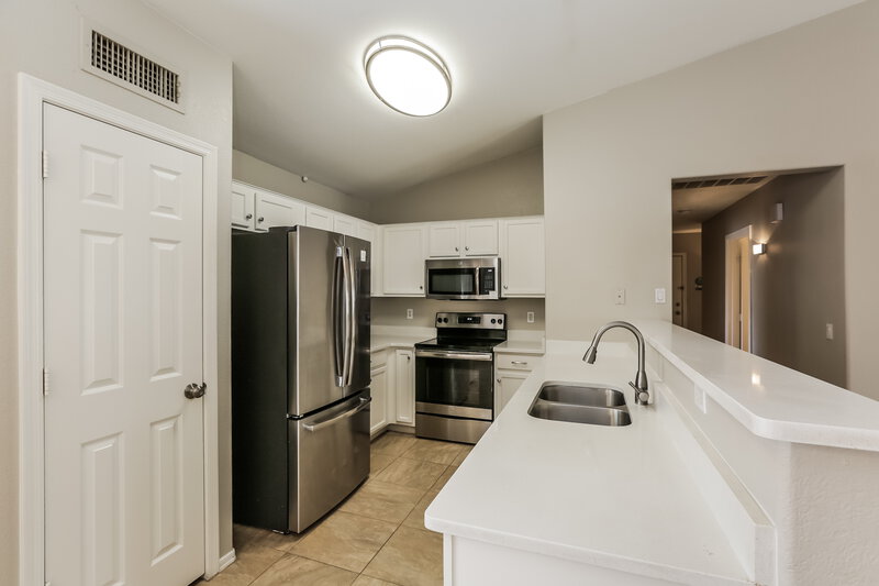 1,775/Mo, 12814 W Crocus Drive El Mirage, AZ 85335 Kitchen View