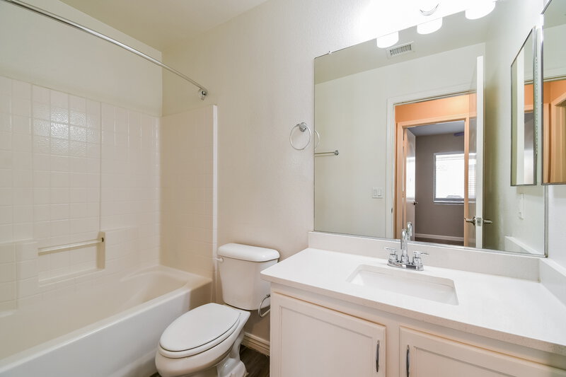 1,990/Mo, 438 N Opal Mesa, AZ 85207 Bathroom View 2