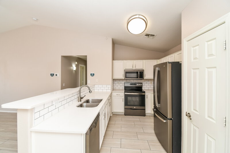 2,000/Mo, 2460 W Tanner Ranch Road San Tan Valley, AZ 85142 Kitchen View 2