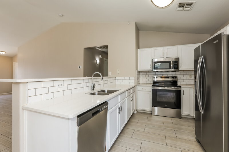 1,830/Mo, 2460 W Tanner Ranch Road San Tan Valley, AZ 85142 Kitchen View