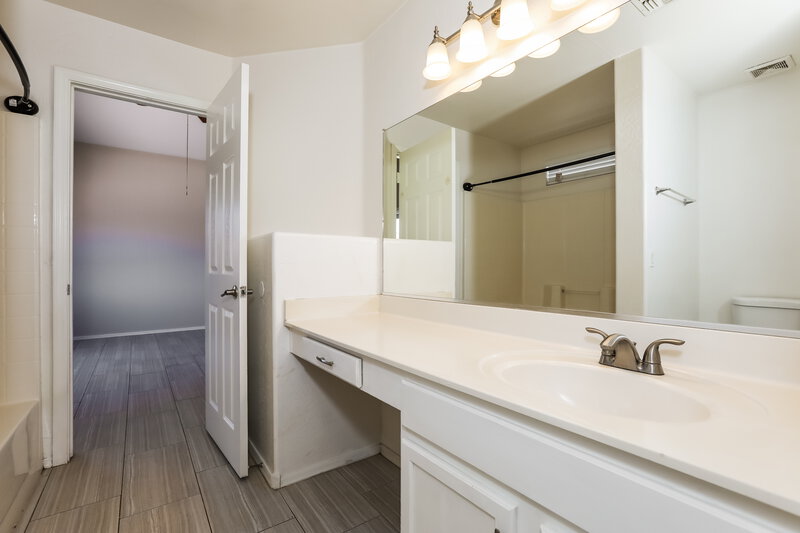 1,830/Mo, 2460 W Tanner Ranch Road San Tan Valley, AZ 85142 Main Bathroom View