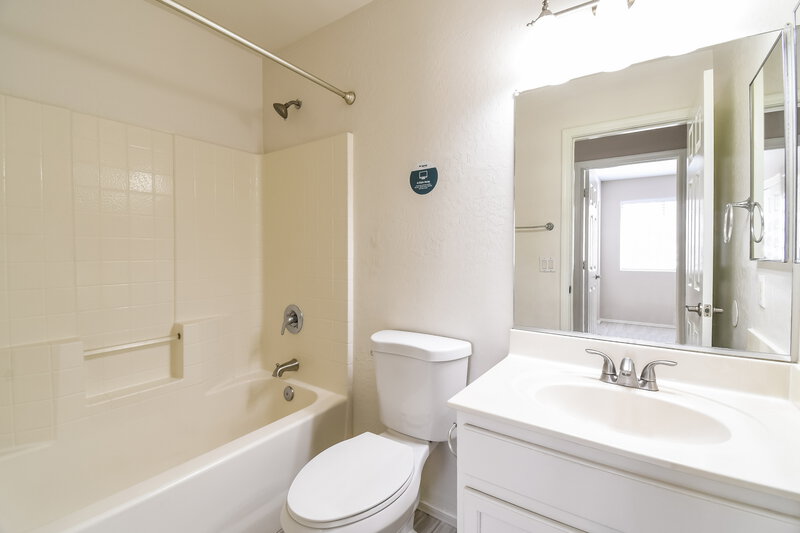 2,000/Mo, 2460 W Tanner Ranch Road San Tan Valley, AZ 85142 Bathroom View