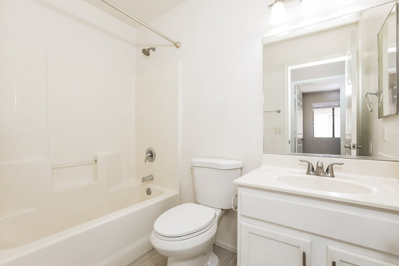 1,830/Mo, 2460 W Tanner Ranch Road San Tan Valley, AZ 85142 Bathroom View