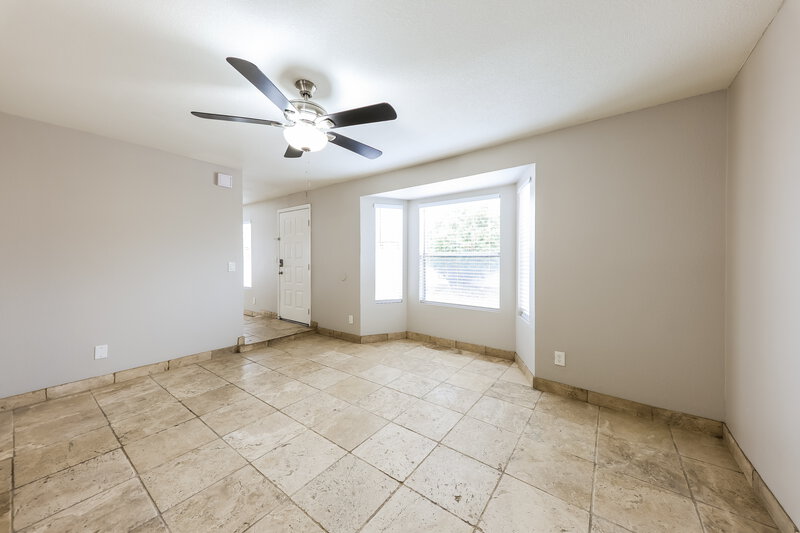 2,015/Mo, 532 N Nassau Mesa, AZ 85205 Living Room View 2