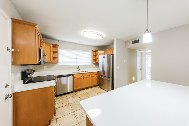 2,015/Mo, 532 N Nassau Mesa, AZ 85205 Kitchen View 2