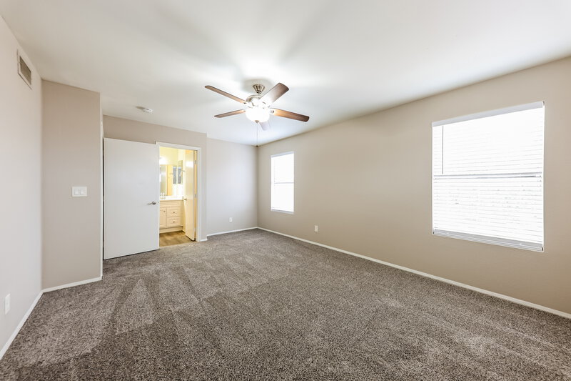 2,015/Mo, 532 N Nassau Mesa, AZ 85205 Main Bedroom View 2
